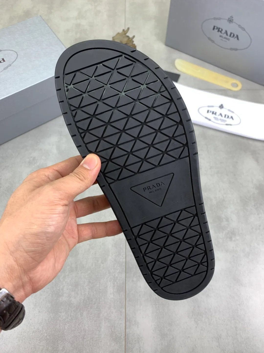 Men's shoes 💰P340💰【New style】🎁🎁🎁 PRADA Prada's new casual slippers, original official website, perfect workmanship, transmitting a kind of noble luxury, sublimating its definition of luxury in Prada's high-end extraordinary craftsmanship. Original combination outsole, code number: 38-44 (45 customized) Multiple colors 🉑️ to choose from